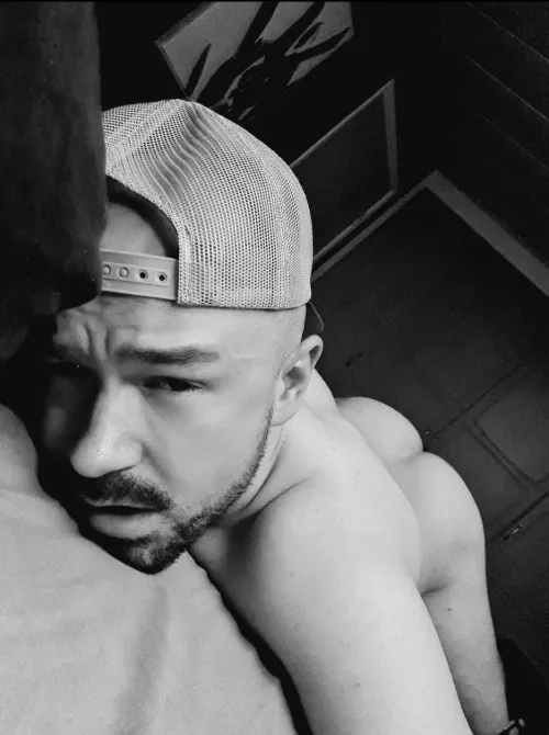 My Bf send me this… felt it is too hot not to share. What would you do if you walked in om him like that? 🥵