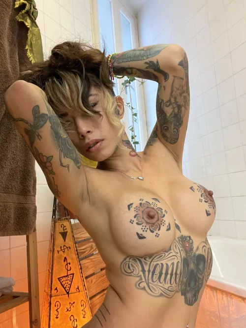 My ghosties would be so much happier in your mouth 👅