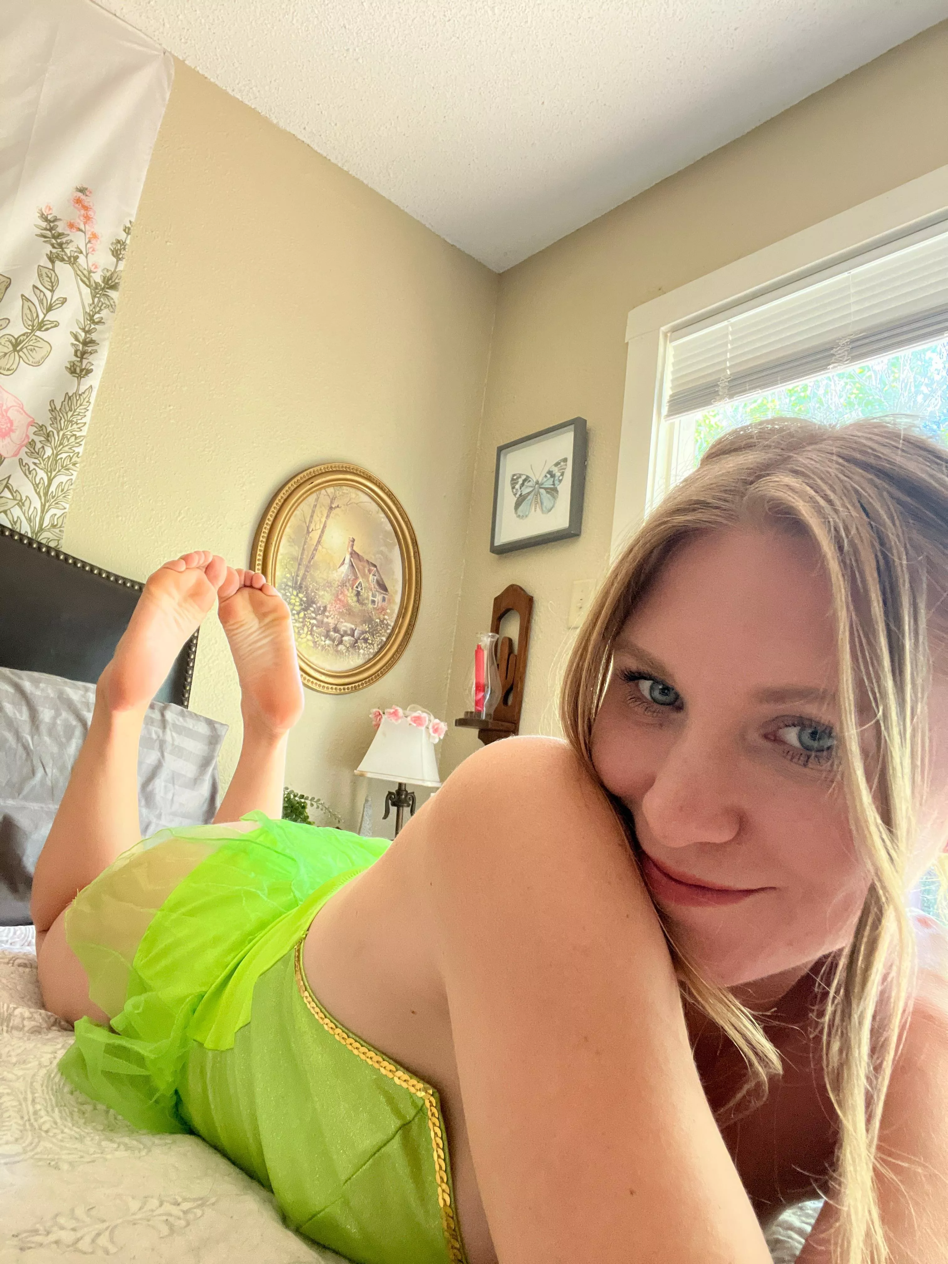 Soles in the pose ;)