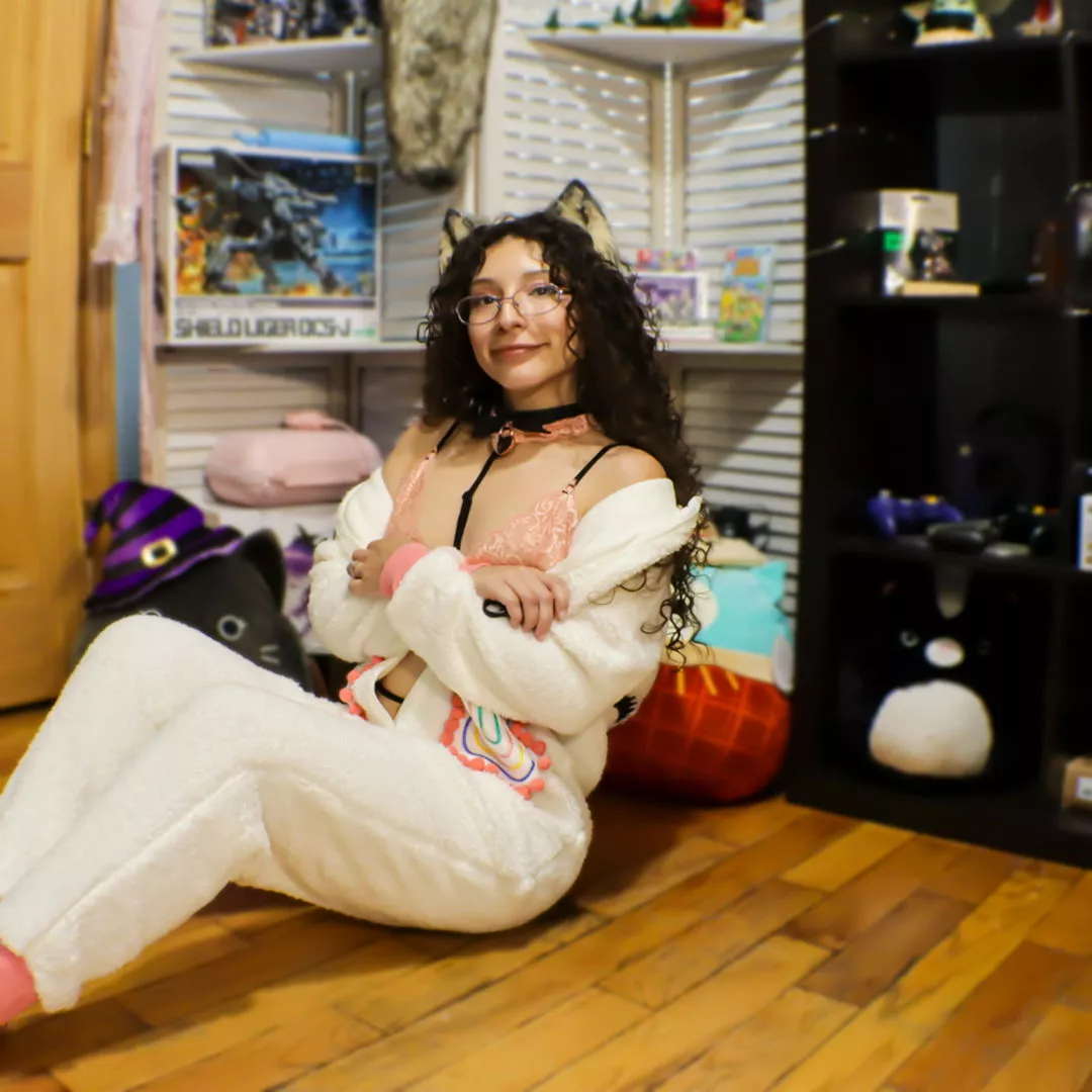 There's something cute under here