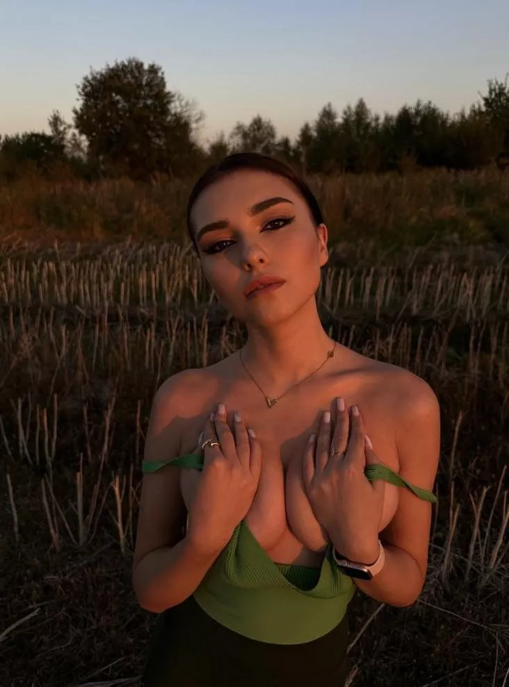 Want your hands to be my bra 😘