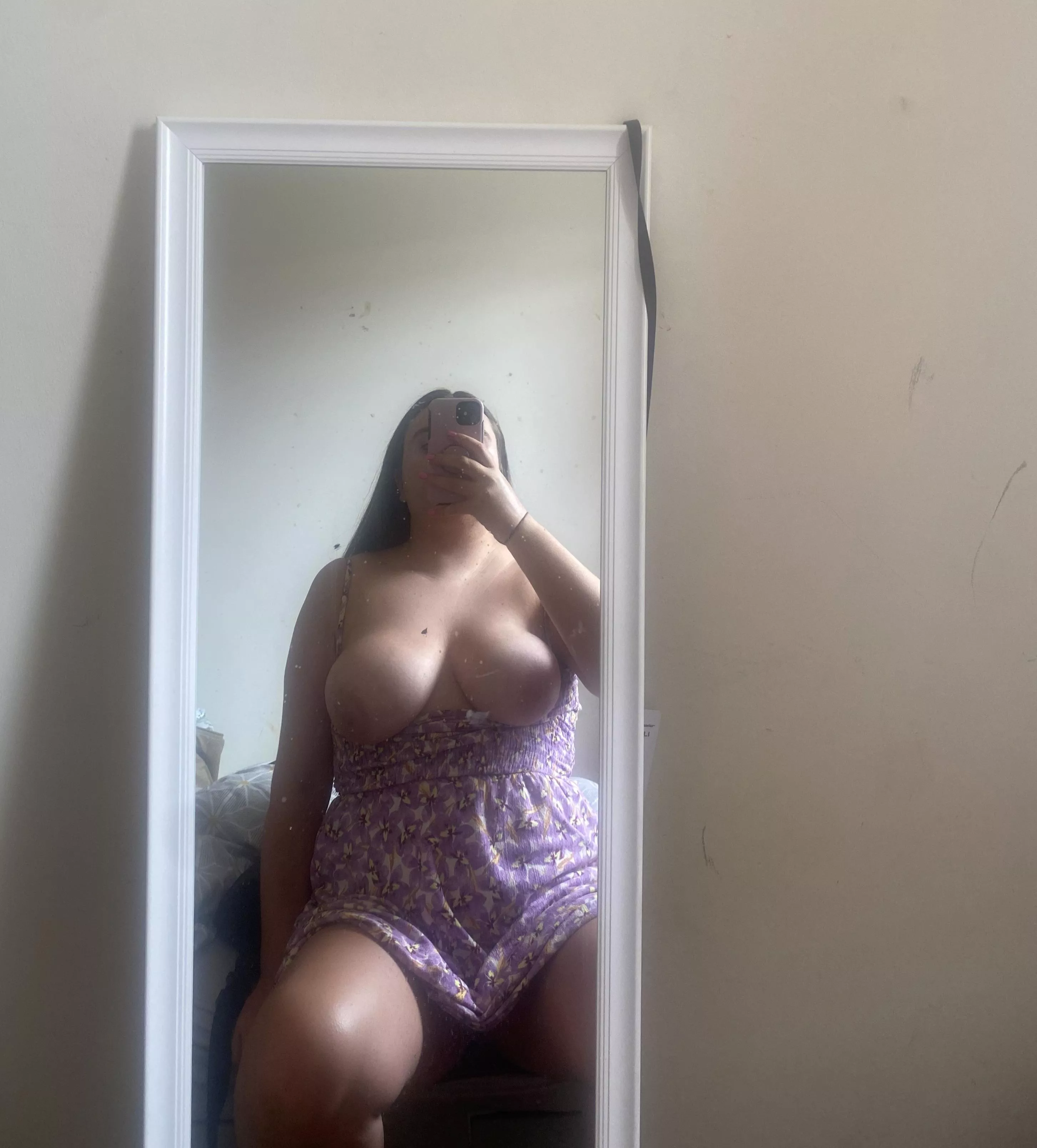 Who else loves wearing sundresses? 😏💦