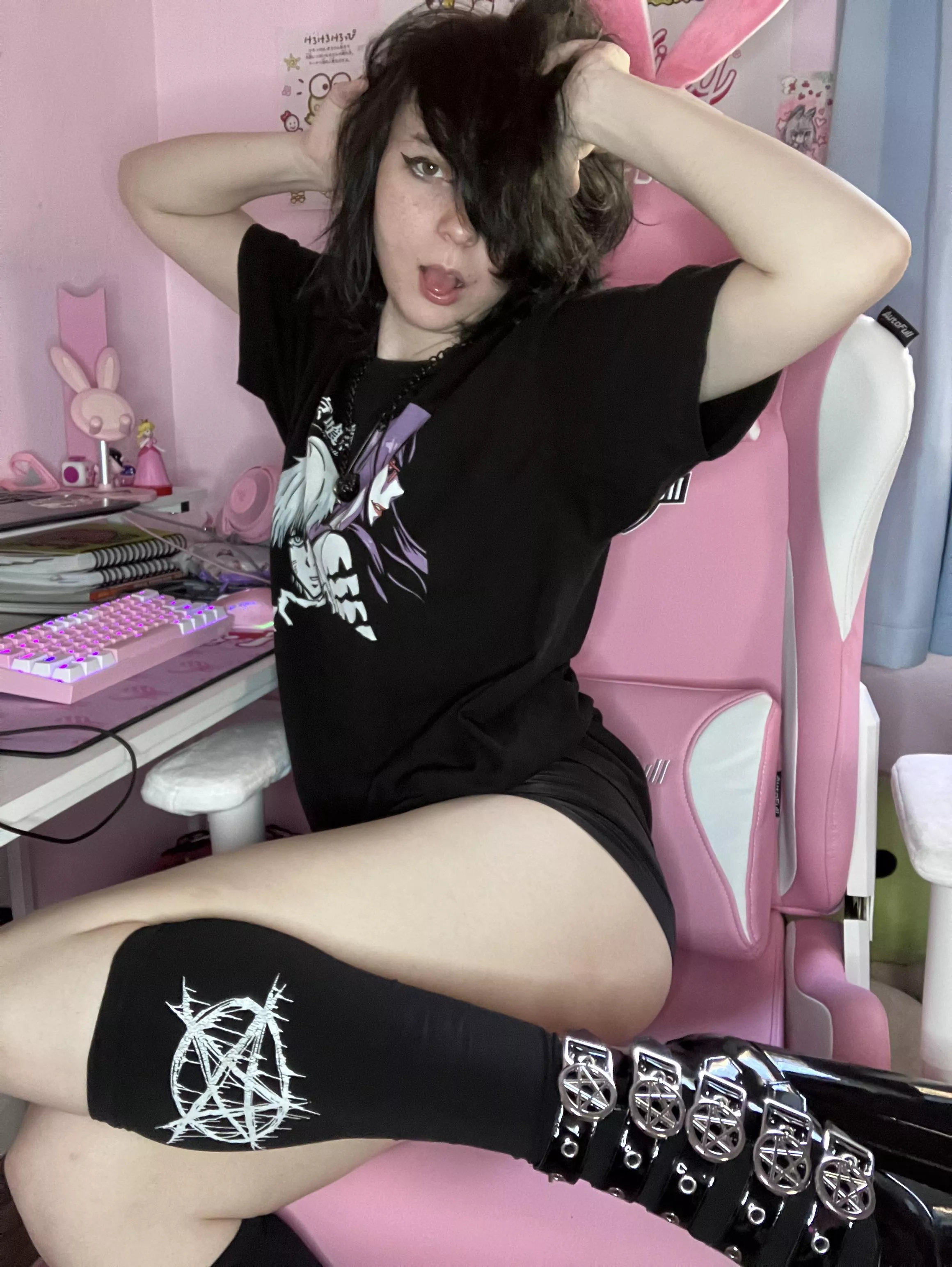 Who need pants am I right?