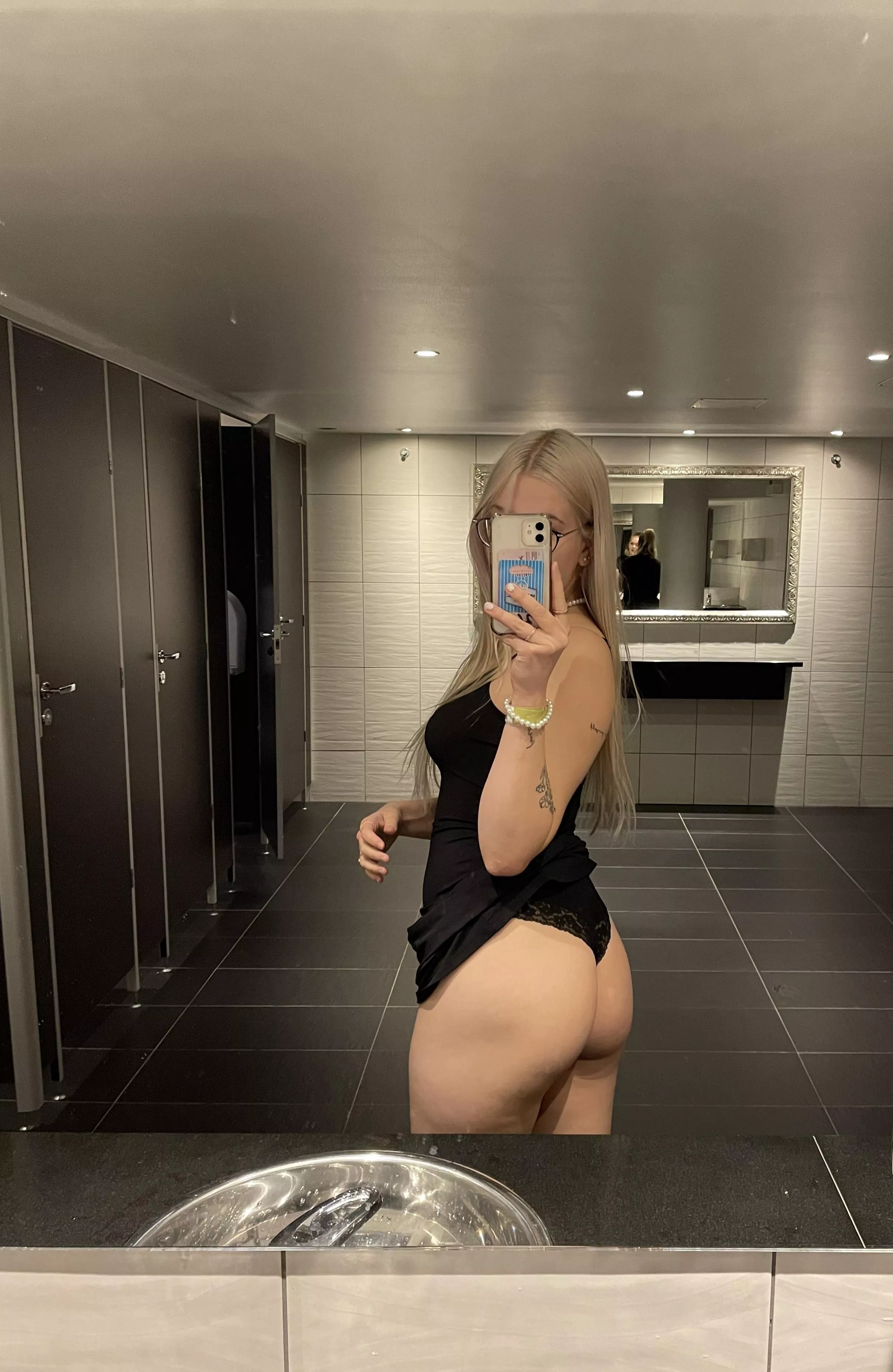 Would you fuck me in public 🤭😈
