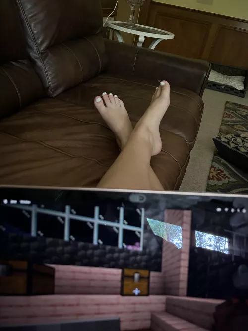 would you massage my feet while i play videogames?
