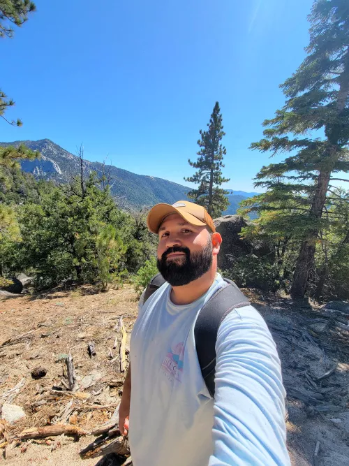 You find yourself an Osito in the woods, are you feeding him your honey?🤔😏