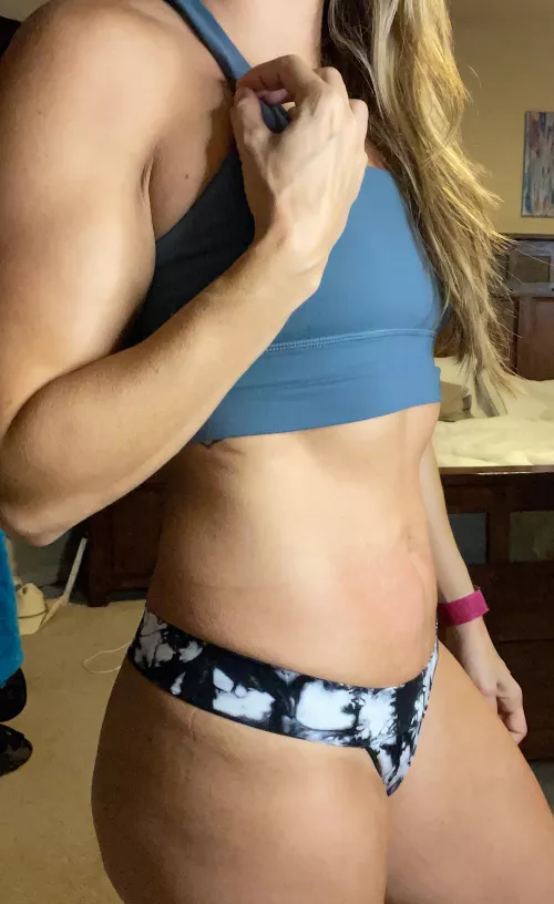 You wanna get down with a muscle mommy tonight