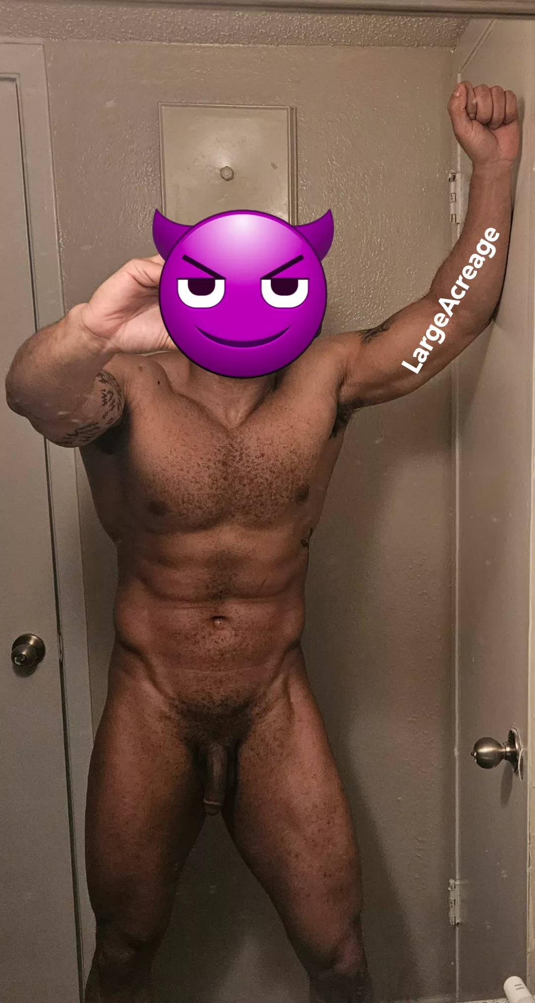 You'se a fine motherfucker, won't you back that ass up