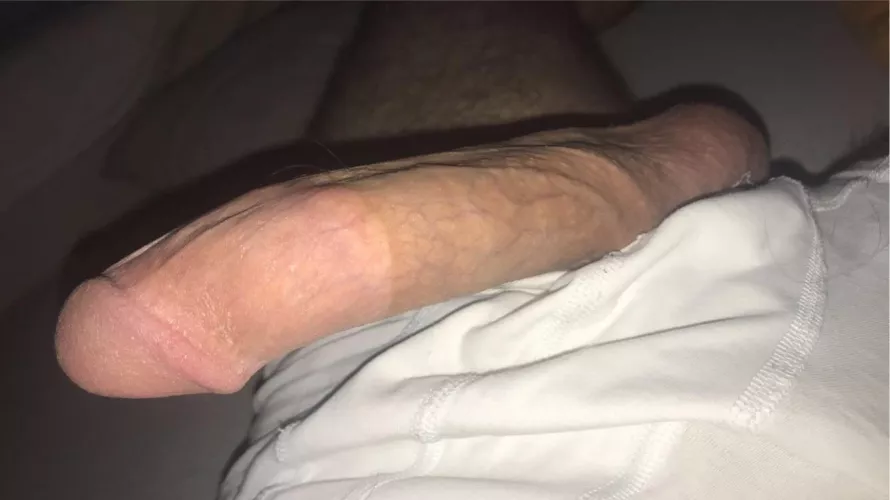 25 Bicurious looking to snapsext with bigger dicks than me sc: shadybooy