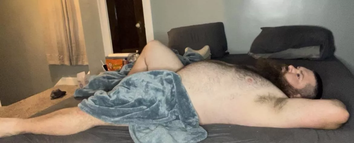 Colder weather means laying in bed naked with a big blanket(31)