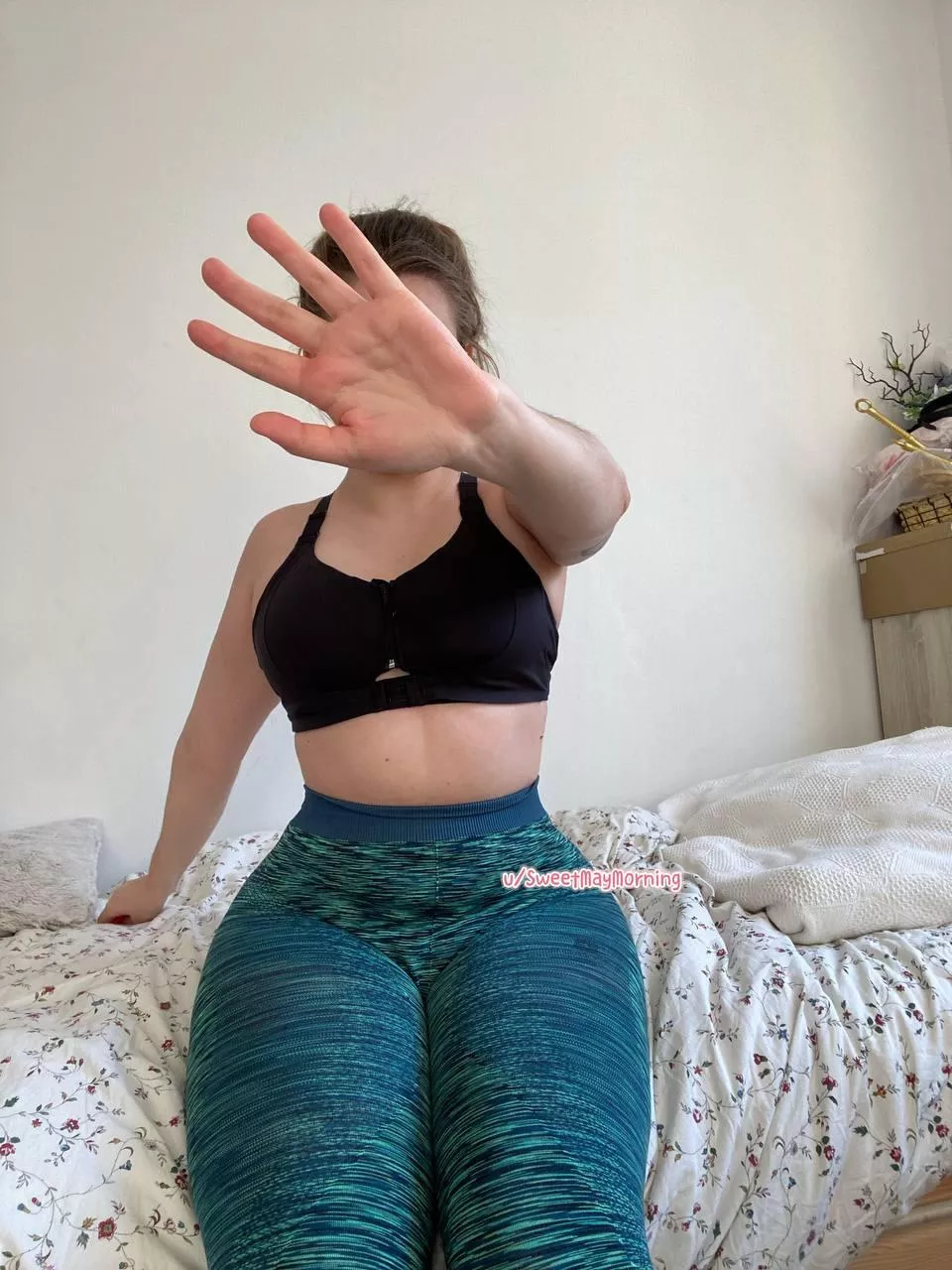 Extra fully thighs in Yoga Pants