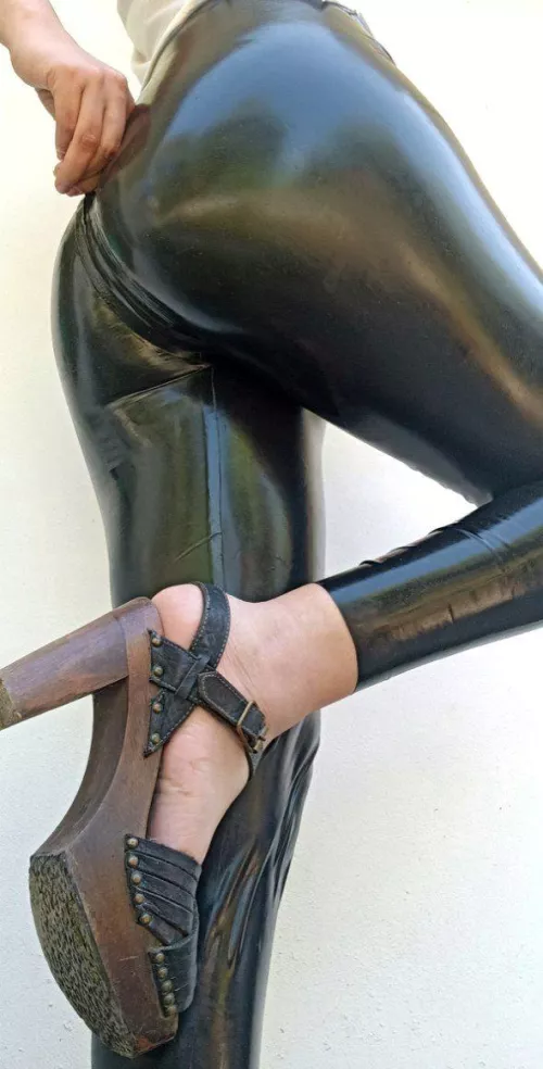 My booty look amazing in this leggings