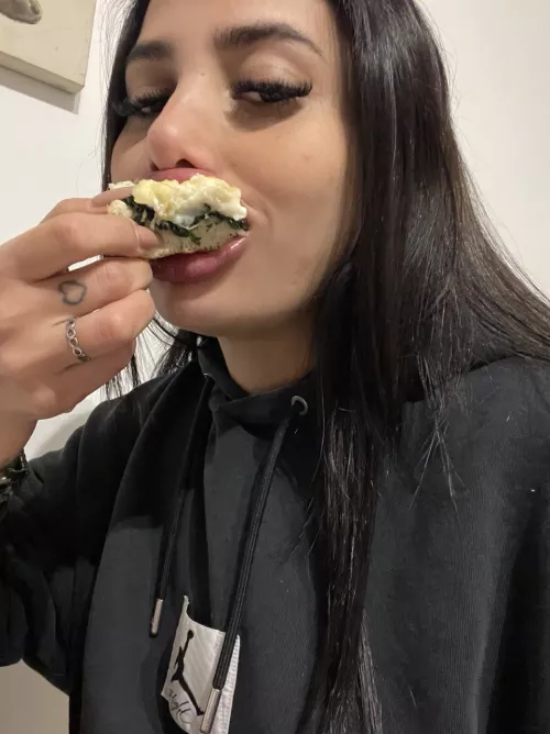 Please, I don't want to be a skinny girl anymore.