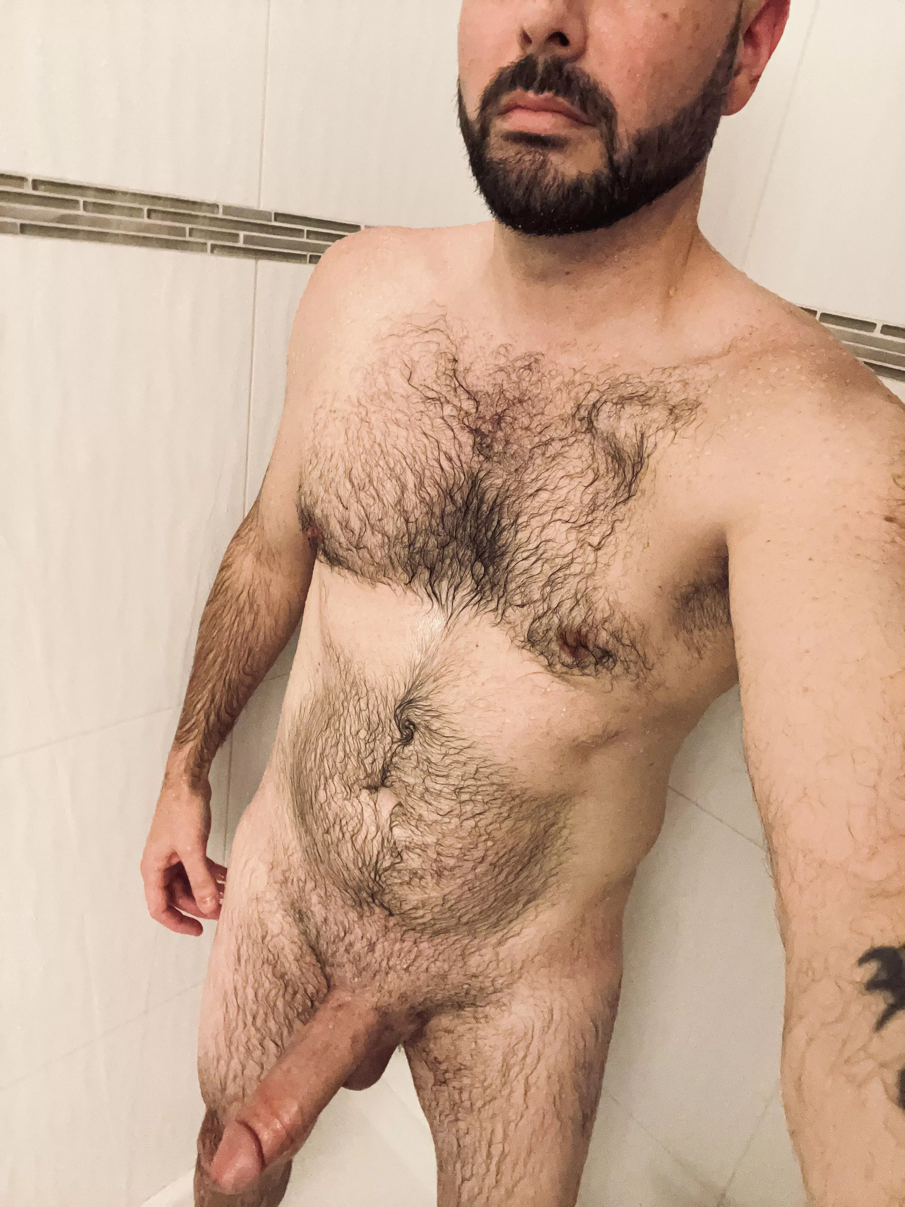 Shower. Chat is open
