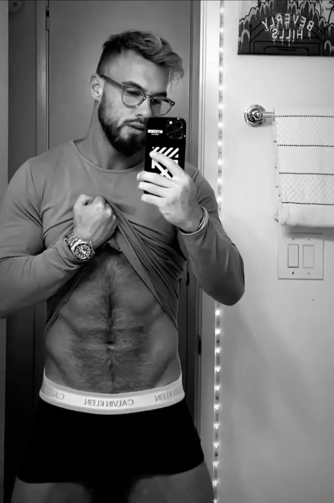 Trying to look good tonight, is it working 😇