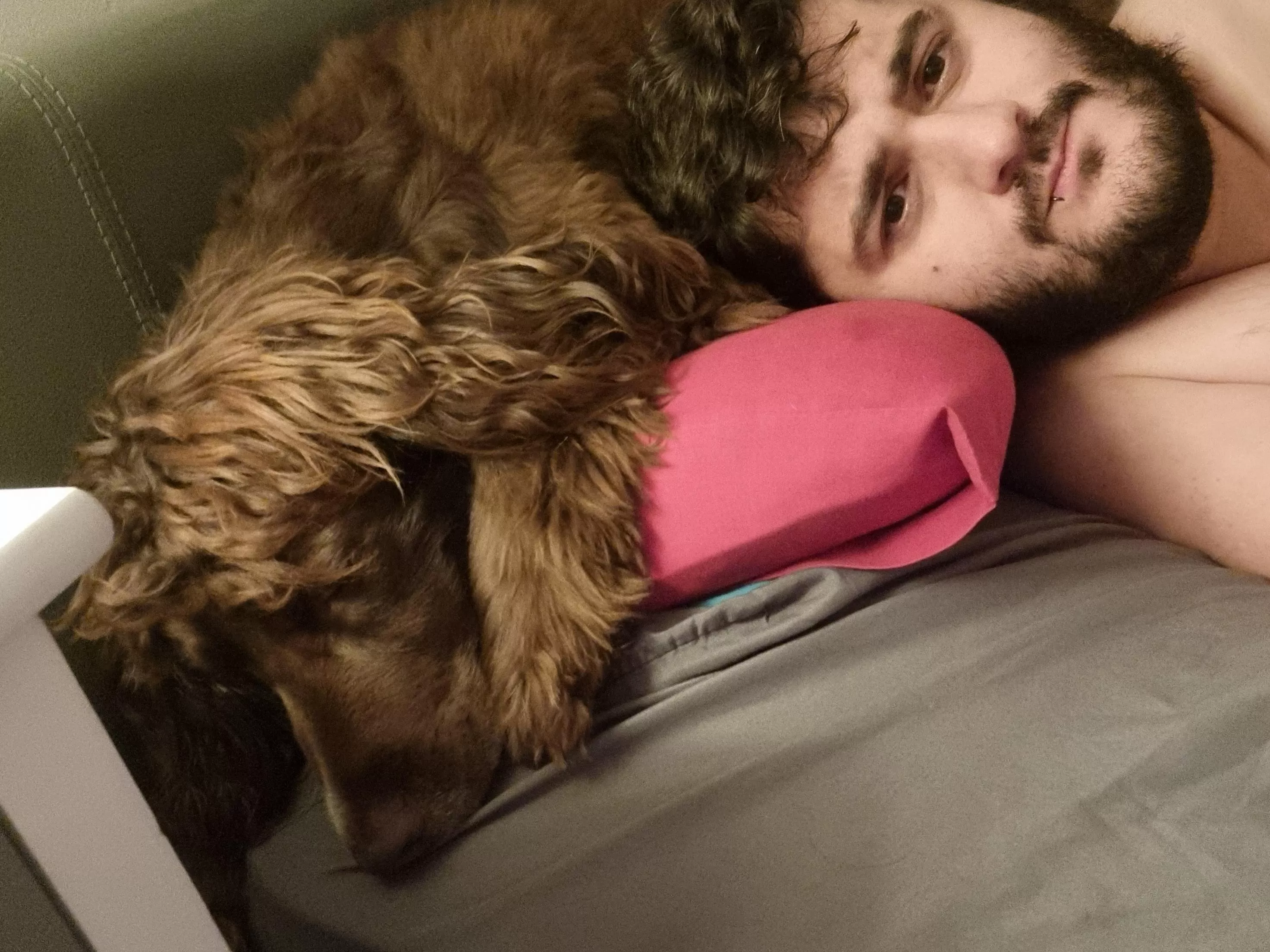 33 M UK woke up with a nasty cold. So I'm staying in bed with Yvie playing pokemon. Come say hi 😄