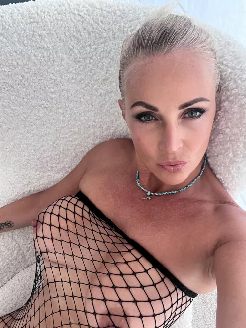 57 y/o, 2 kids, am i smash or pass