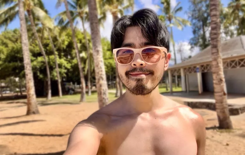 A rare sighting of a gaymer...outdoors?!?!