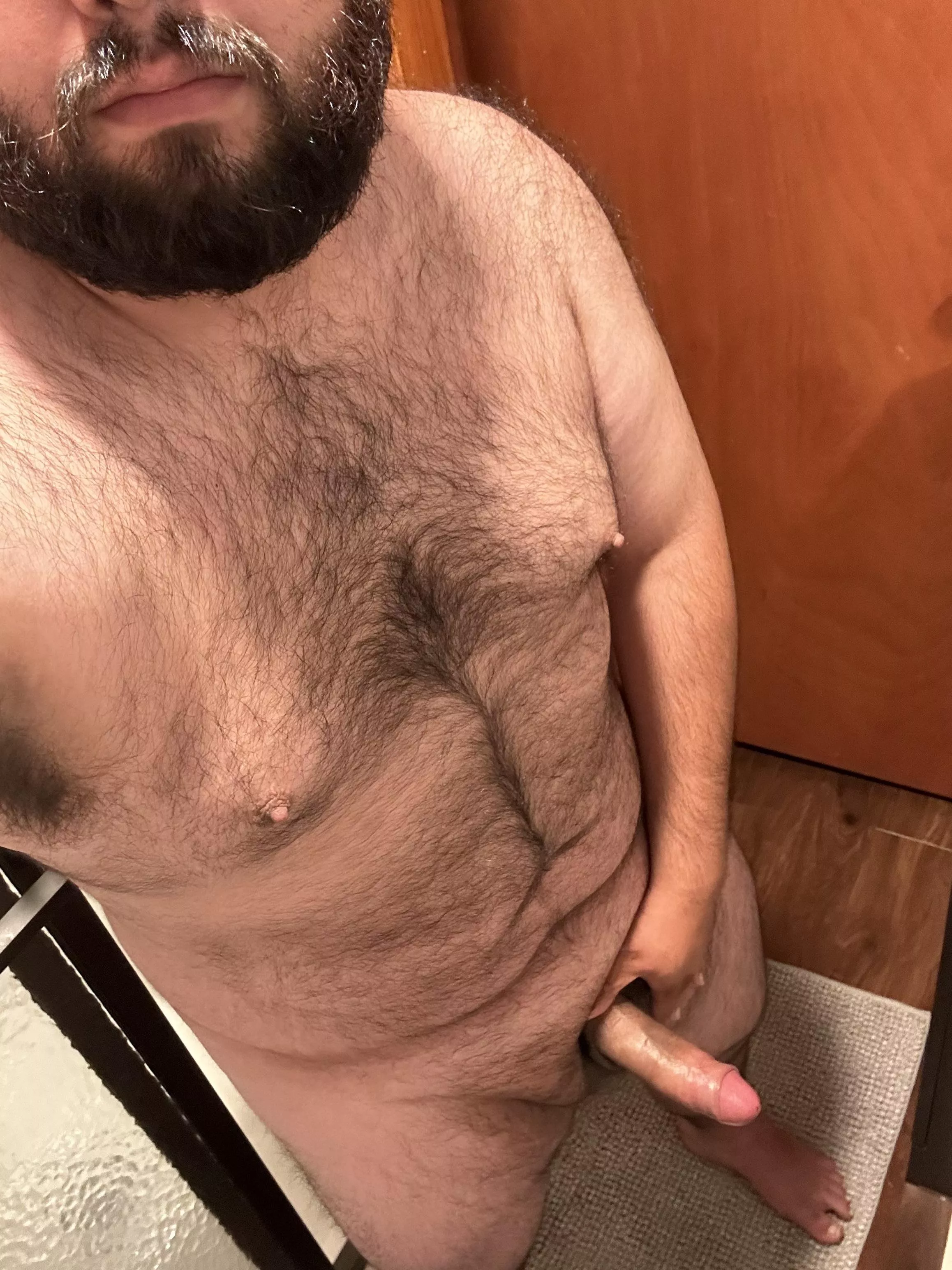 Any ladies like a hairy dadbod?