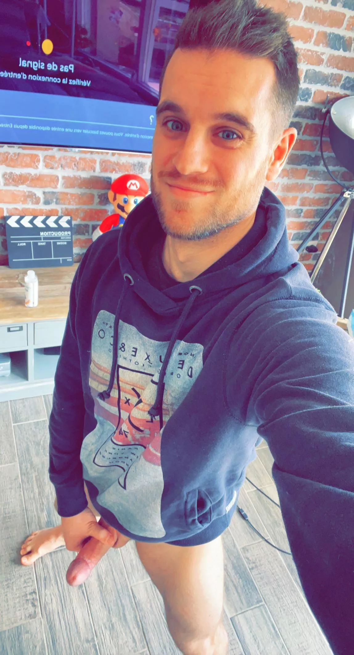 Anything better than a simple smile ?