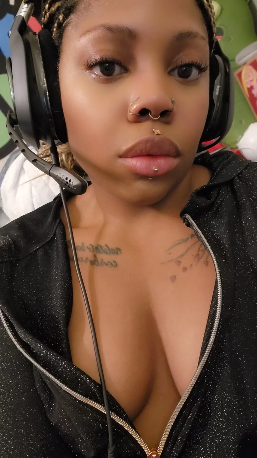 Come flirt with me 😘