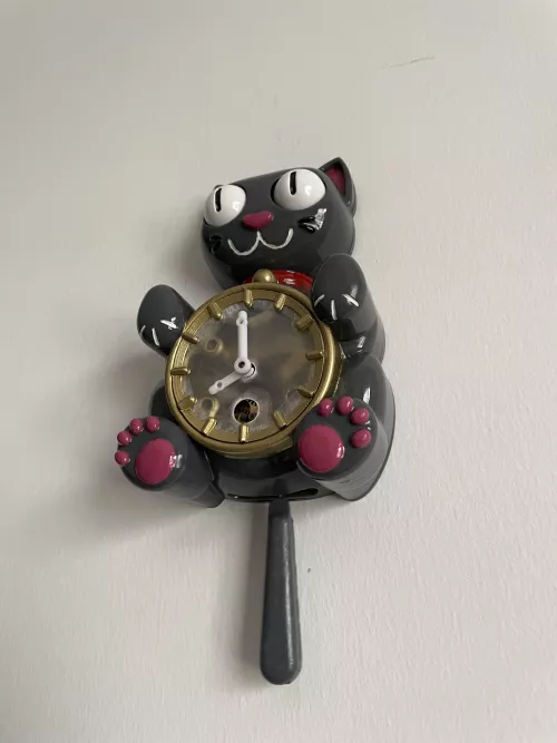 Couldn’t draw my new fursona, so I made him a clock!
