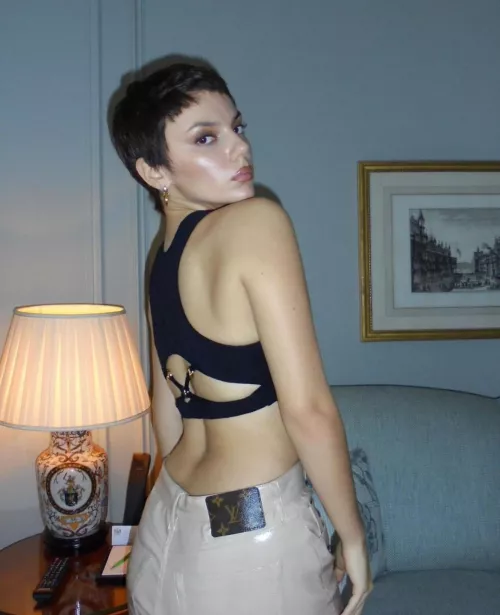 Dafne Keen makes me feel so Bi