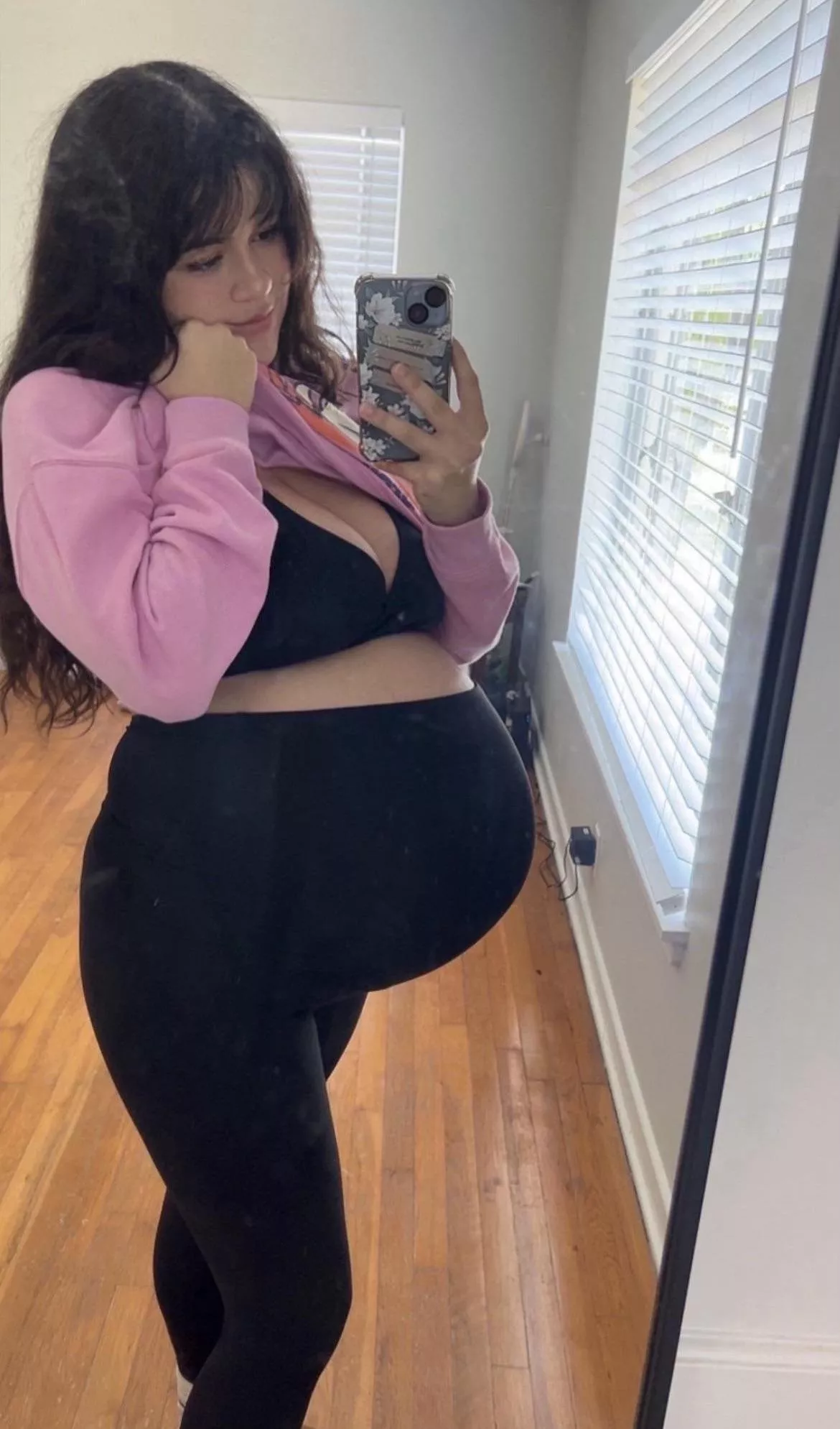 Do you like my pregnant curves? 🥺