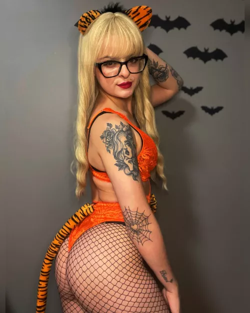 Do you like my tail? (Yourfavdrug)