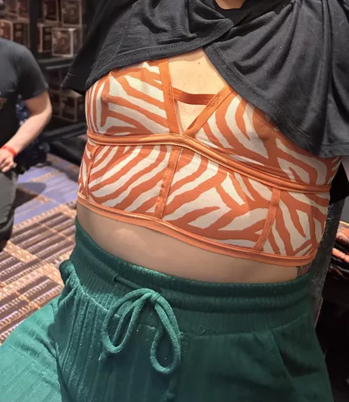 Felt so slutty at this comic con 😈 accidental flashes for everyone