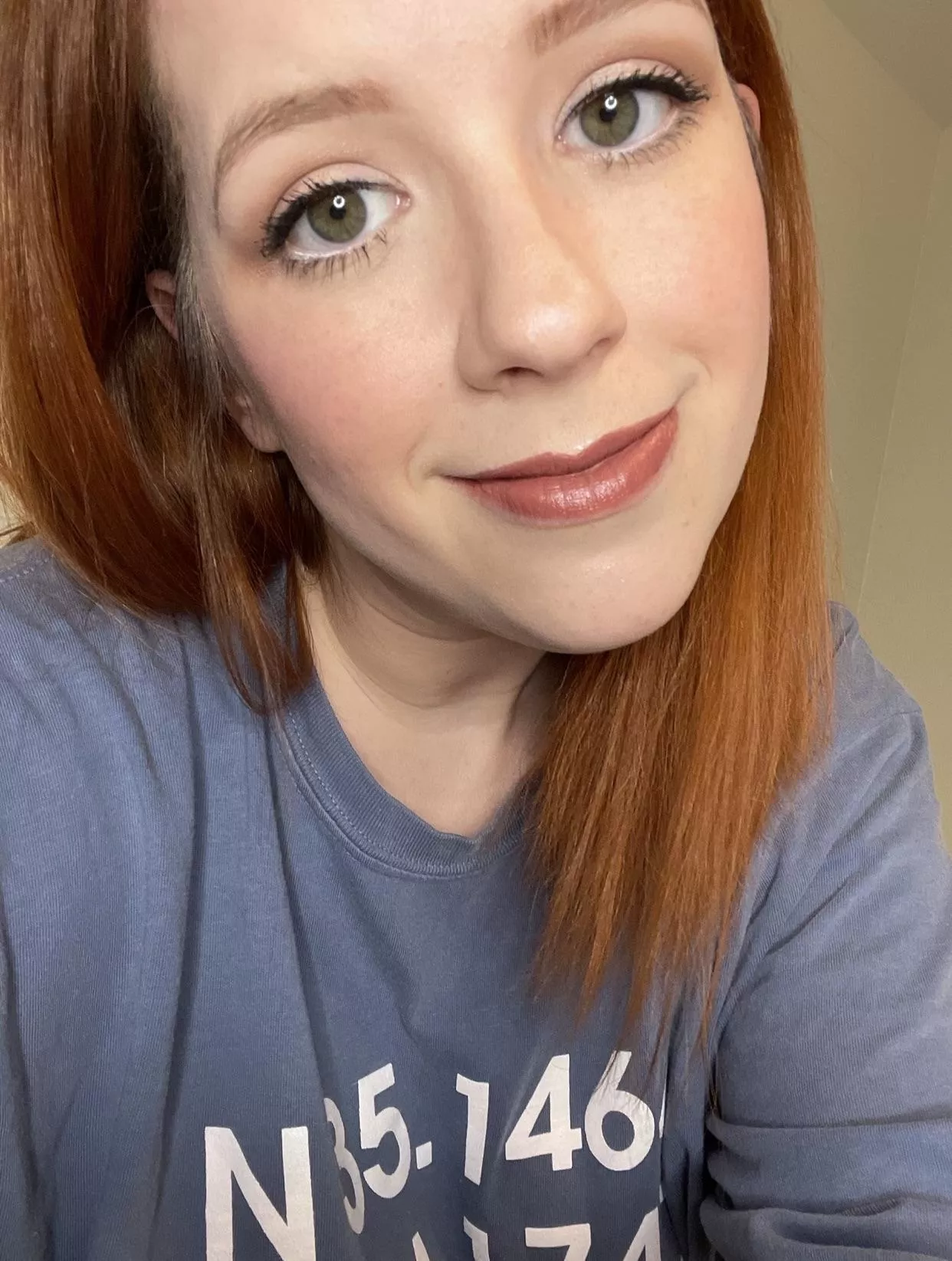 Getting ready to go to dinner! 💕 [F]