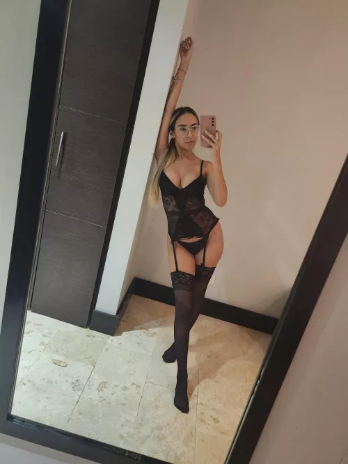 How's this black lingerie on me 😌