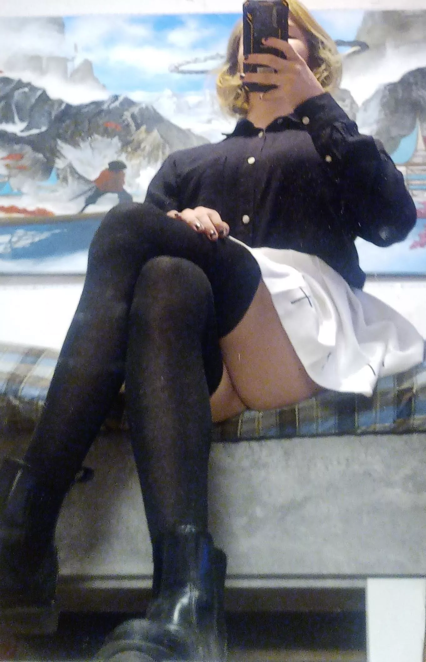 I love my pretty white skirt hehe