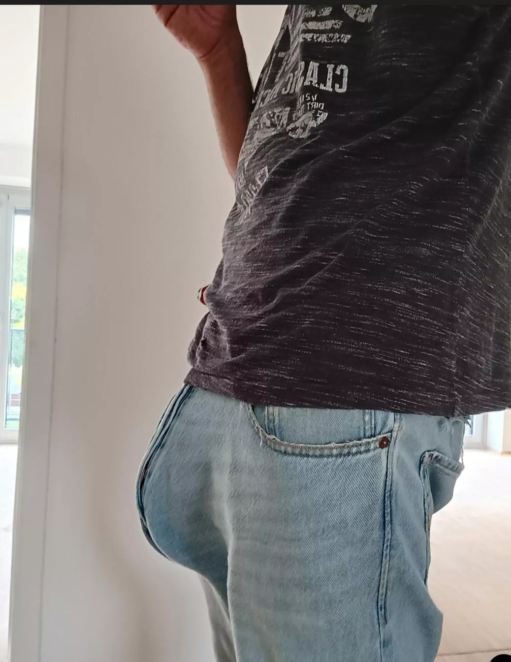 Is my jeansbulge toooo big ?