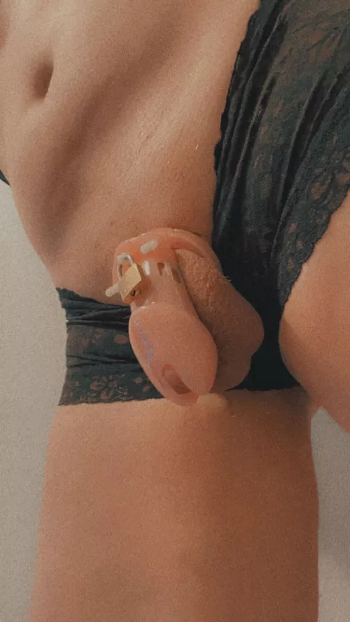 My first cage!! Halfway through Locktober still going strong 🩷😇🔒