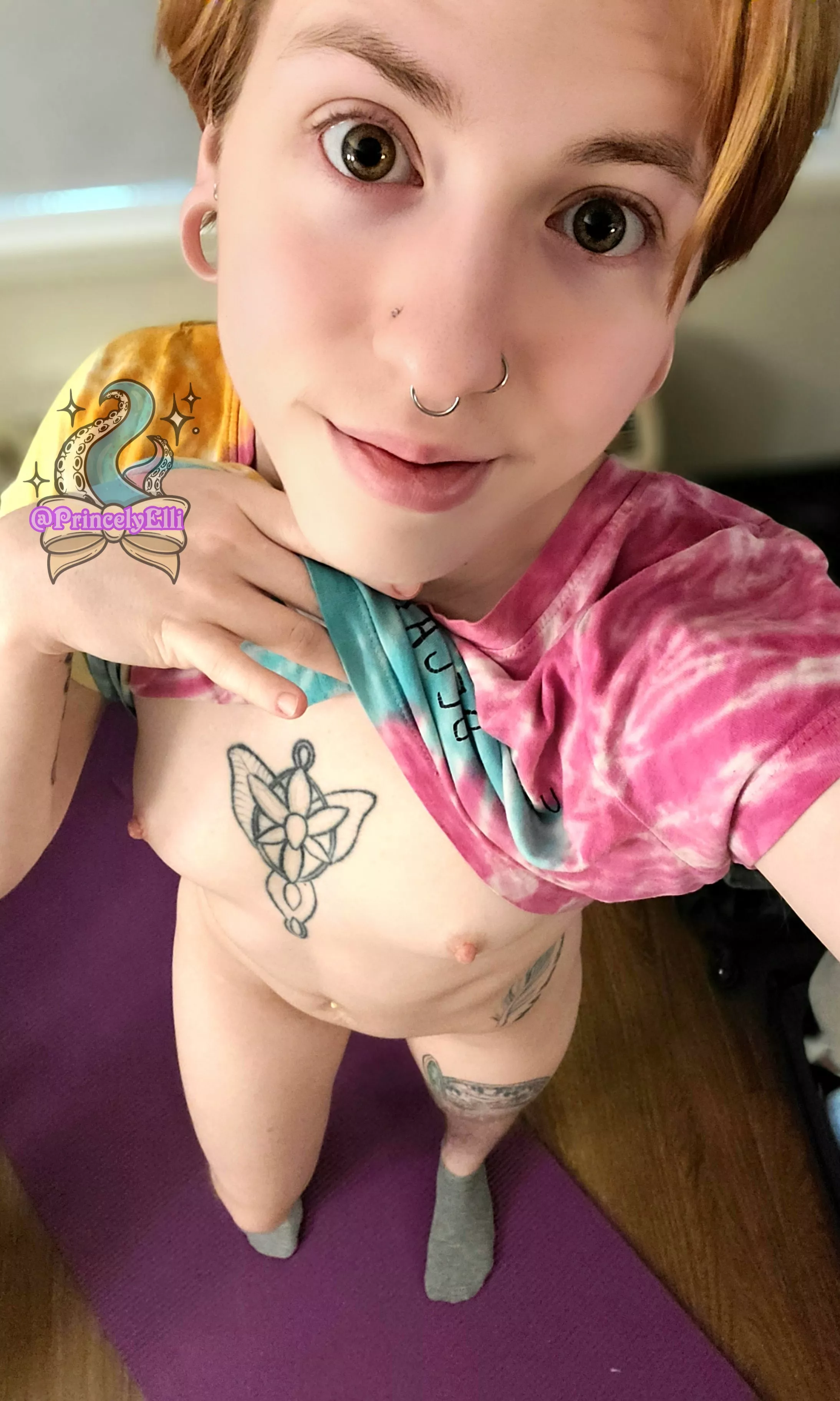 Naked yoga together? 💘