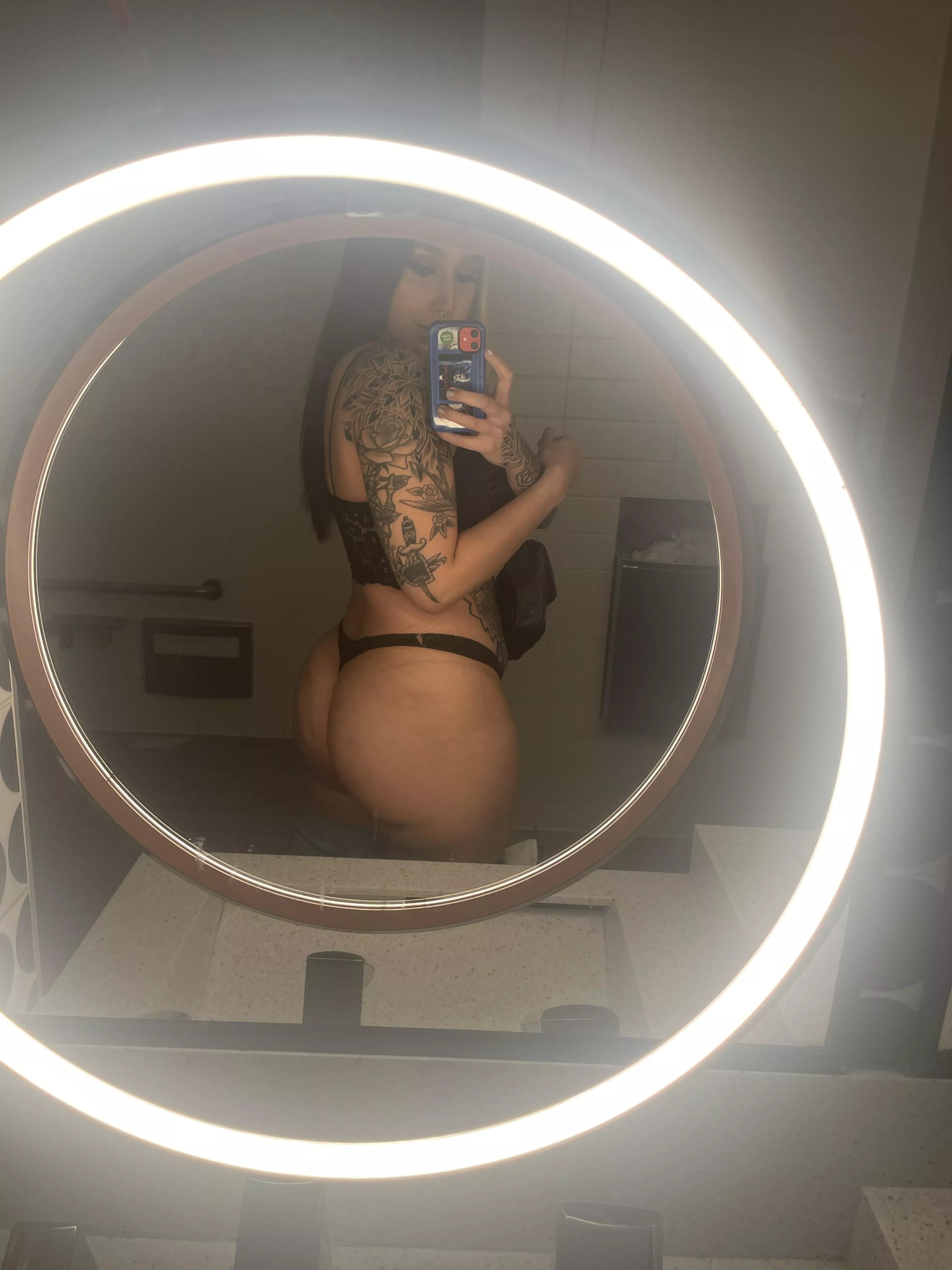 Showing off my body on reddit is my hobby now