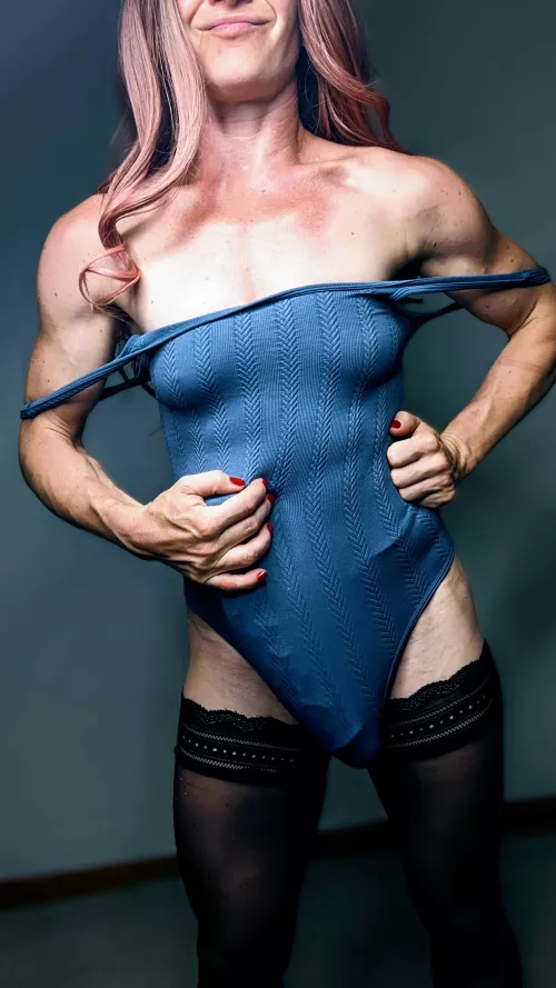 Waking up next to you like this, love our kinky mornings 😜