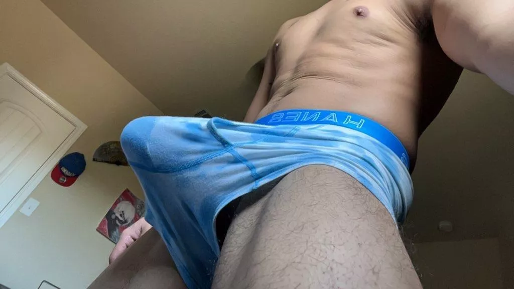 Who’s gonna worship and fund this bulge for me?😏🤑