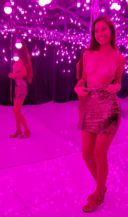 Another pic of me from the selfie museum we took in this pretty light room Cx