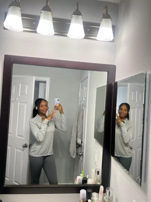 Anyone into tall ebony women