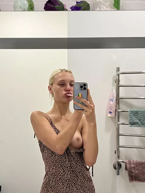 Are there REALLY guys who think A-cups are hotter than double-Ds? 🤔