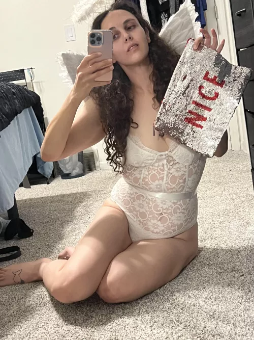 [f] is feeling nice tonight 😇