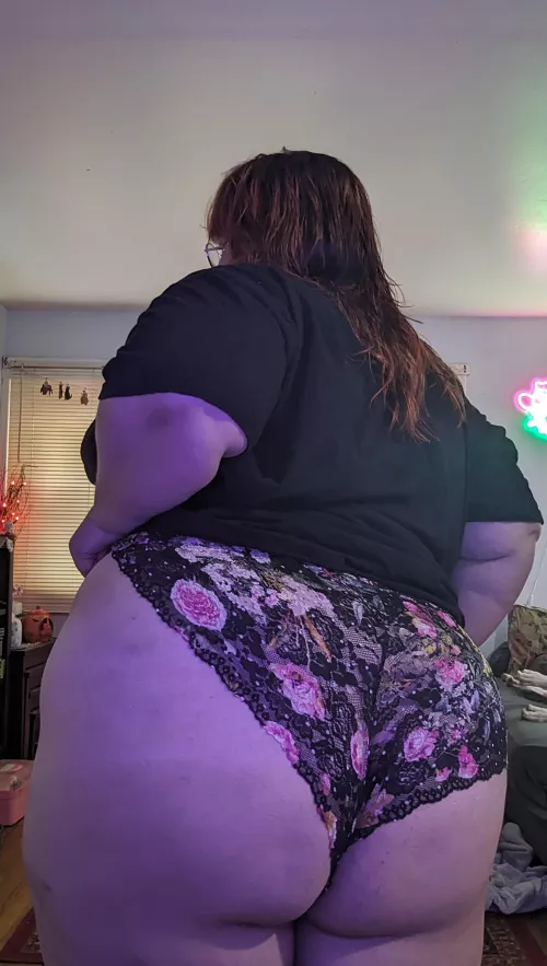 Giant ass here 🙋‍♀️