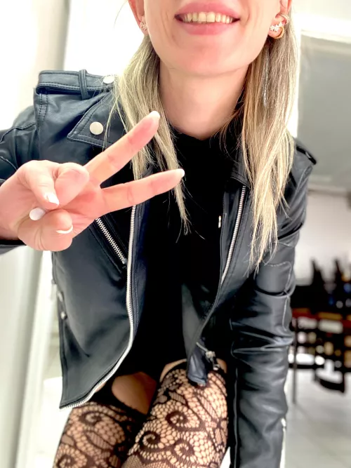 Happy girl! My new jacket is wowwww!