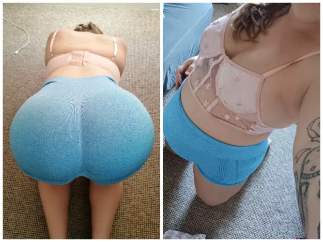 Happy Monday ❤️😈 Do you prefer my pregnancy curves from the front or back?