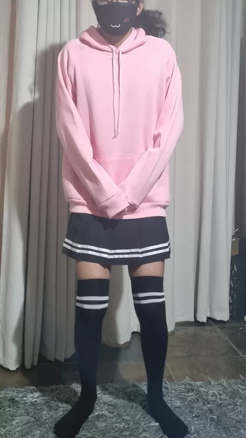 Hii, this is my first time dressing fem. What do you think