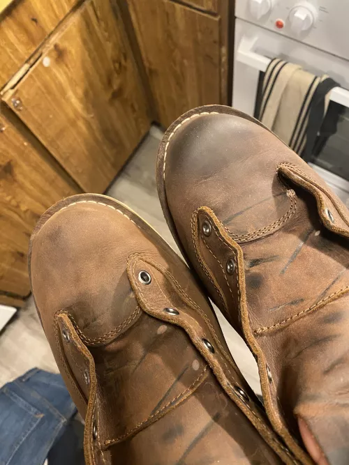 How to take shine off boots
