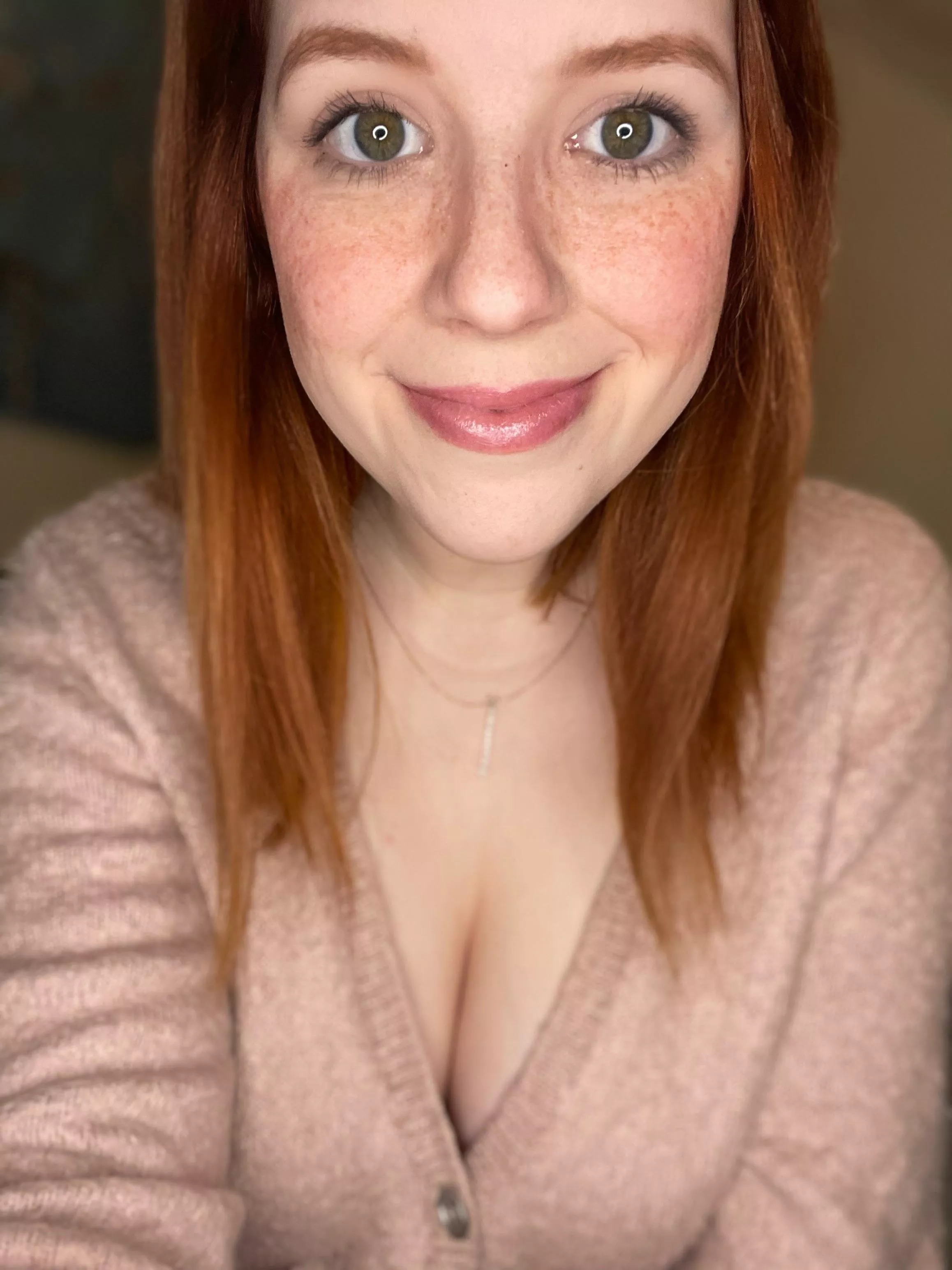 I’d love to go on a date sometime! [F] 💕