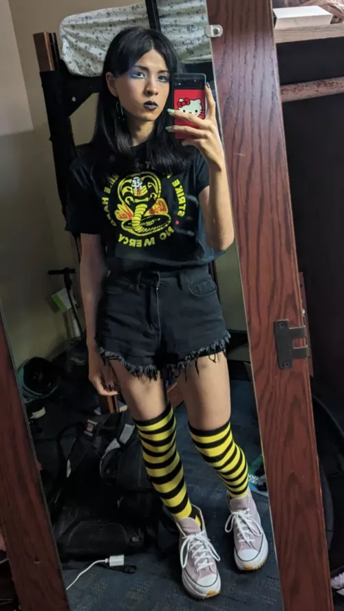 idk white eye liner is weird